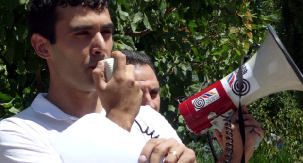 Ереван, 5 августа 2013 г. Участник акции в поддержку активистов АНК Алек Геворгян. Фото Армине Мартиросян для "Кавказского узла"