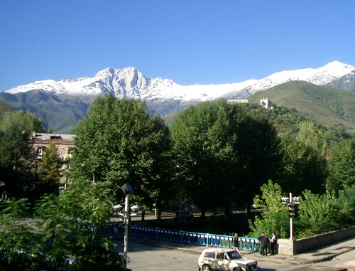 Армения, область Сюник, город Капан. Фото: Adam Lederer, http://www.flickr.com/photos/48355243@N00/254683485 Армения, область Сюник, город Капан. Фото: Adam Lederer, http://www.flickr.com/photos/48355243@N00/254683485