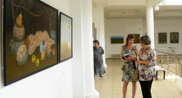 Выставка "Гора Каспий" в Северо-Кавказском филиале московского Государственного музея искусства народов Востока. Адыгея, Майкоп, 6 августа 2013 г. Фото Натальи Савельевой, https://www.facebook.com/groups/249315051772433