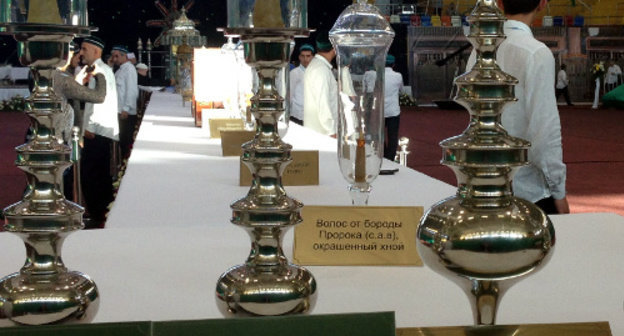 Выставка реликвий пророка Мухаммеда во Дворце спорта им. Али Алиева. Махачкала, 26 августа 2013 г. Фото Махача Ахмедова для "Кавказского узла"