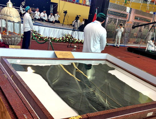 Выставка реликвий пророка Мухаммеда во Дворце спорта им. Али Алиева. Махачкала, 26 августа 2013 г. Фото Махача Ахмедова для "Кавказского узла"
