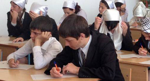 Экзамен в средней школе. Чечня, Ачхой-Мартановский район, село Валерик, 2013 г. Фото: http://sosh-1-valerik.ucoz.ru
