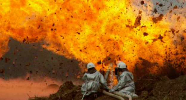 Тушение пожара. Фото пресс-службы ГУ МЧС по Краснодарскому краю, 23.mchs.ru