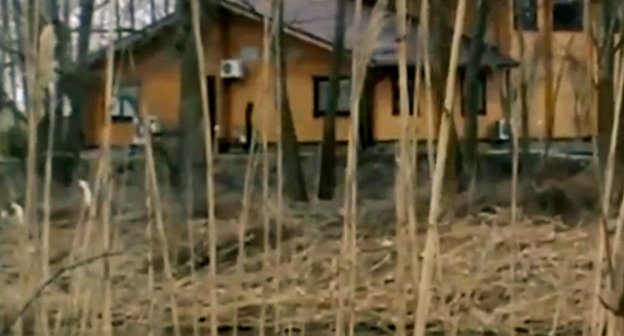 Коттеджи элитной базы отдыха "Житное" в Икрянинском районе Астраханской области. 23 февраля 2013 г. Кадр из видеосъемки "Кавказского узла"