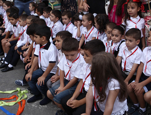 Ереван, первоклассники. 1 сентября 2012 г. Фото: © PanARMENIAN Photo/Hrant Khachatryan