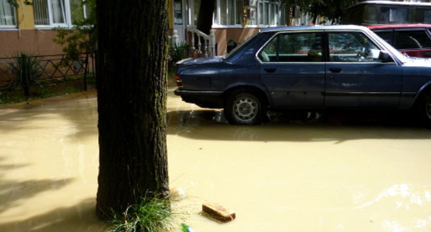 Подтопление в Сочи: у дома №67 по улице Островского 5 сентября 2013 г. Фото Светланы Кравченко для "Кавказского узла"