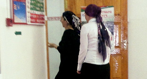 Чечня, Грозный, вход на избирательный участок. 8 сентября 2013 г. Фото "Кавказского узла"