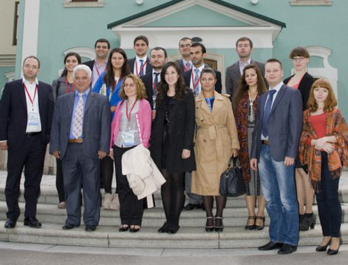 Делегация представителей черкесской диаспоры из Турции и Иордании в Московском доме национальностей. 3 сентября 2013 г. Фото: http://www.mdn.ru