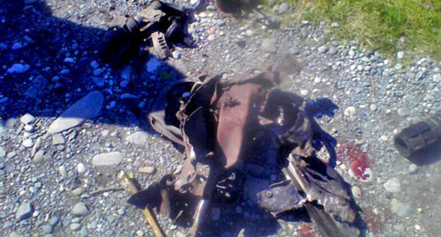 На месте подрыва легковой автомашины в станице Нестеровской Сунженского района Ингушетии. 16 сентября 2013 г. Фото: МВД по республике Ингушетия, http://06.mvd.ru/