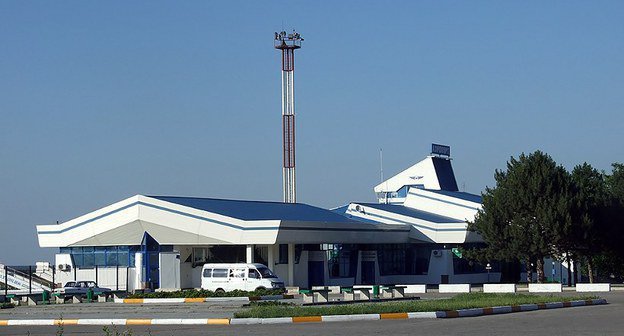 Нальчикский аэропорт, по мнению обвинения, изначально значился среди объектов, на которые готовилось нападение. Фото: http://skyships.ru