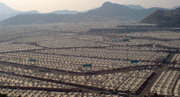 Саудовская Аравия, Мина. Палаточный городок для совершающих хадж. Фото: Mubeen Rahman, http://en.wikipedia.org/wiki/File:Mina_Overview.JPG