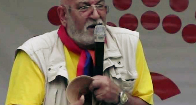 Активист общественной инициативы "Предпарламент" Сурен Геворкян. Фото: https://www.facebook.com/Nakhakhorhrdaran.33/photos_stream