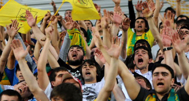 Болельщики футбольного клуба "Анжи". Фото: Елена Синеок. ЮГА.ру