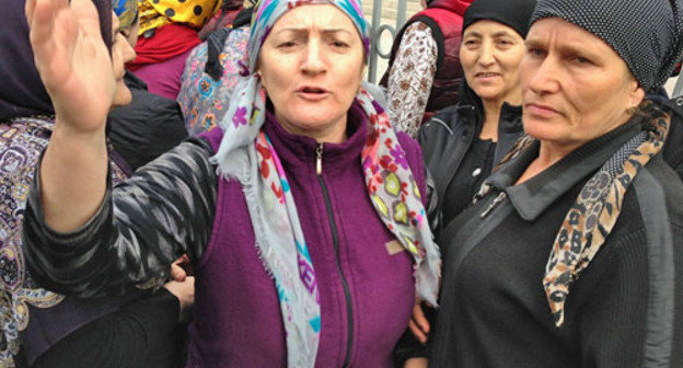 Участницы митинга работников рынка №2. Махачкала, 3 октября 2013 г. Фото Махача Ахмедова для "Кавказского узла"