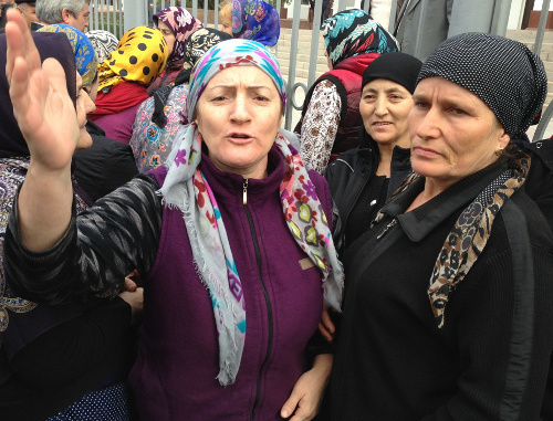 Митинг продавцов рынка №2 Махачкалы. 3 октября 2013 г. Фото Махача Ахмедова для "Кавказского узла"