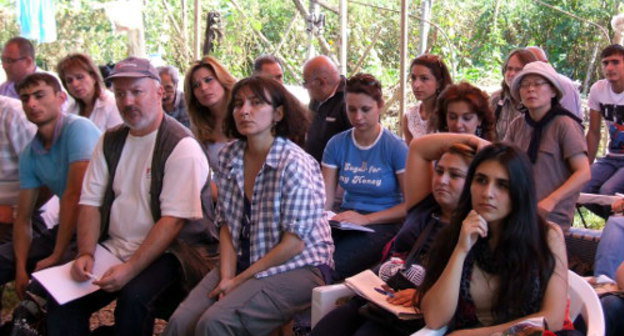 Участники гражданских слушаний в Текали. Сентябрь 2013 г. Фото Эдиты Бадасян для "Кавказского узла"