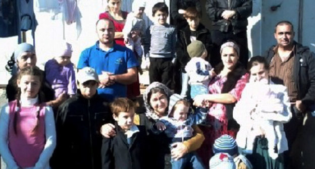 Вынужденные переселенцы из Пригородного района РСО-Алания и Чечни, жители барака в Яндаре. Октябрь 2013 г. Фото предоставлено жителями барака.