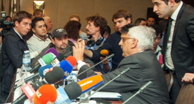 Баку, Азербайджан, 10 октября 2013 г. Пресс-конференция представителей ОБСЕ по итогам президентских выборов. Фото Азиза Каримова для "Кавказского узла"