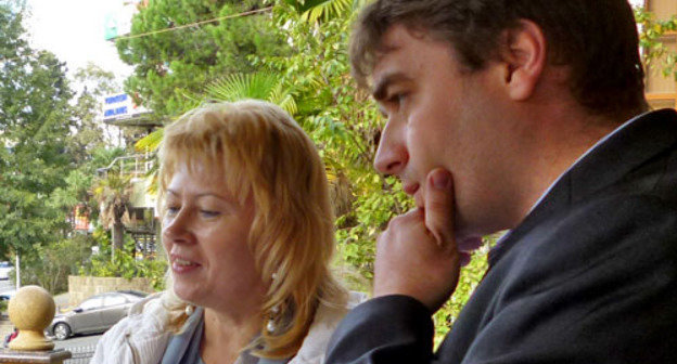 Защита Николая Ярста - Марина Дубровина и Александр Попков в суде Центрального района при подаче жалобы. Сочи, 7 октября 2013 г. Фото Светланы Кравченко для "Кавказского узла"