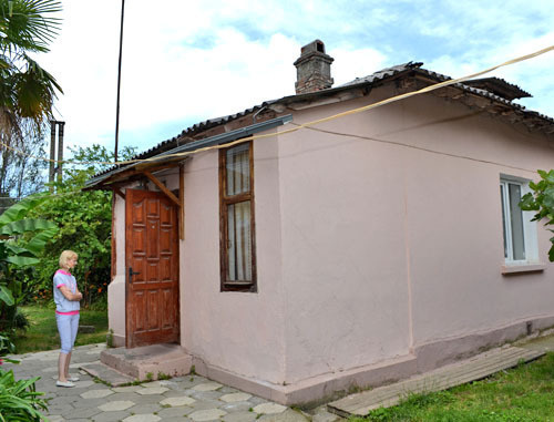 Дом на улице Акаций, обитателям которого власти рекомендуют освободить жилье. Сочи, октябрь 2013 г. Фото Светланы Кравченко для "Кавказского узла"