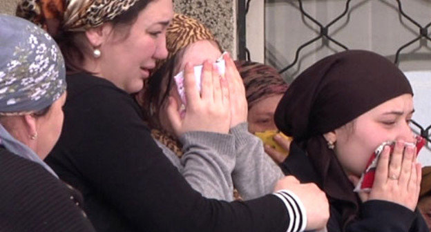 С воинскими почестями похоронен участковый уполномоченный полиции ОМВД РФ по Зольскому району, капитан полиции Рустам Бжеников. КБР, село Залукокоаже. Фото: МВД по Кабардино-Балкарской республике, http://07.mvd.ru/