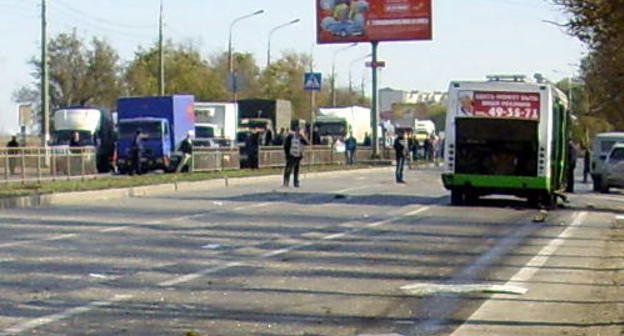 Взорванный автобус на остановке. Волгоград, 21 октября 2013 г. Фото пресс-службы ГУ МЧС Волгоградской области, http://www.34.mchs.gov.ru
