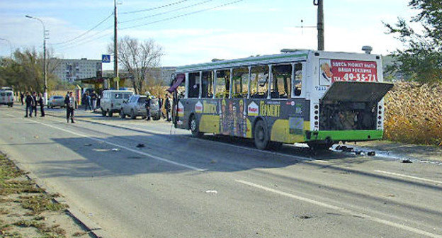 На месте взрыва в автобусе в Красноармейском районе Волгограда. 21 октября 2013 г. Фото ГУ МЧС по Волгоградской области, http://www.34.mchs.gov.ru