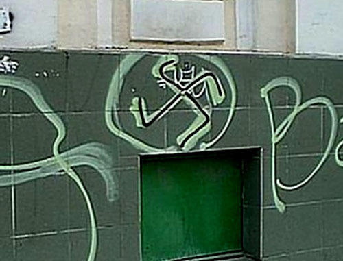 Свастика на стене одного из домов в Камышине. Волгоградская область. http://news.vdv-s.ru/