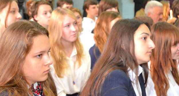 В школах Сочи "олимпийскими уроками" отметили 100 дней до начала игр-2014 года. Сочи, 29 октября 2013 г. Фото Светланы Кравченко для "Кавказского узла"