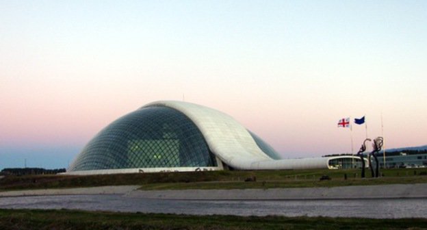 Здание парламента Грузии в Кутаиси. Октябрь 2013 г. Фото Юлии Кашеты для "Кавказского узла" 