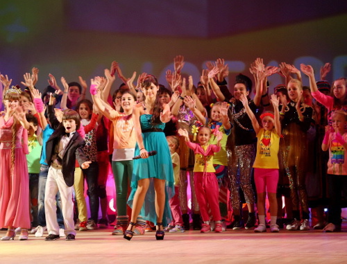 На церемонии открытия XIII детского фестиваля искусств и спорта "Кинотаврик" в Сочи 3 ноября 2013 г. Фото Дианы Самарчевой для "Кавказского узла"
