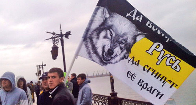 Участники "Русского марша". Астрахань, 4 октября 2013 г. Фото Елены Гребенюк для "Кавказского узла"