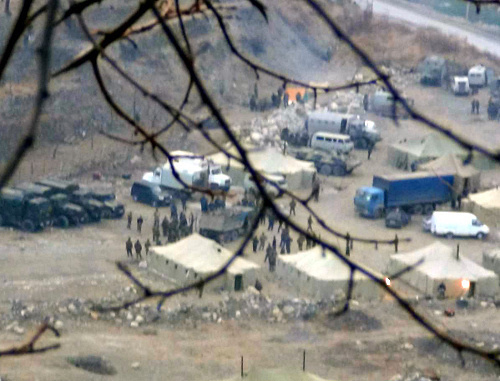 Силовики проводят обыски в селении Гимры. Дагестан, Унцукульский район, 9 января 2012 г. Фото:  ИКС "Гимры", http://gimry.ucoz.com