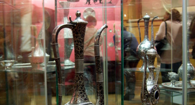 Открытие выставки дагестанского художника-златокузнеца Манабы Магомедовой "Серебряная легенда Кавказа" в Государственном историческом музее в Москве. 5 ноября 2013 г. Фото Натальи Крайновой для "Кавказского узла" 