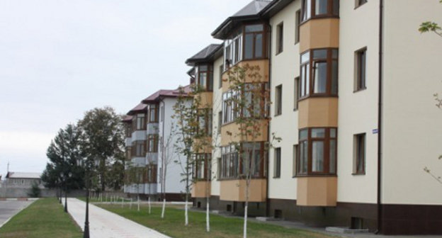 Новые коттеджи в Терском районе КБР. октябрь 2012 г. Фото пресс-службы главы и правительства КБР, http://www.president-kbr.ru