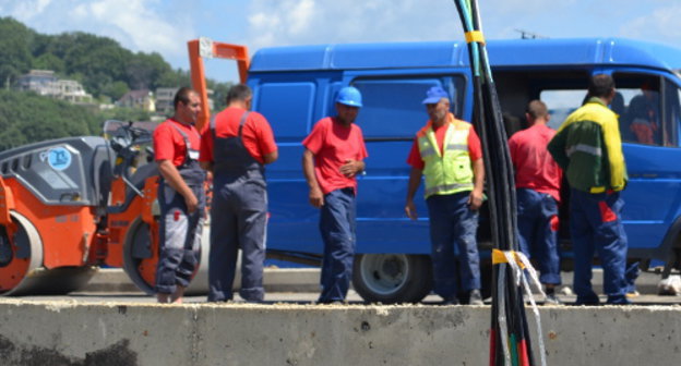 Сочи, строительные рабочие. Июнь 2013 г. Фото Светланы Кравченко для "Кавказского узла"