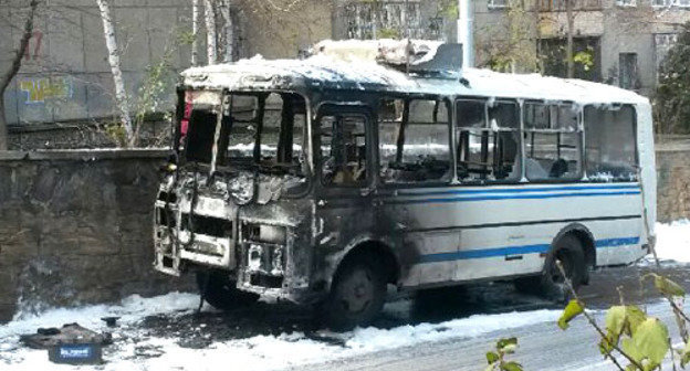 Автобус ПАЗ на перекрестке улиц Льва Толстого и Морозова. Ставрополь, 15 ноября 2013 г. Фото Юлии Говорухи для "Кавказского узла"