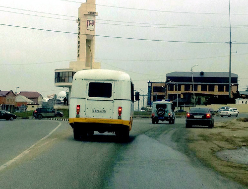 Автобус, куда посадили задержанных прихожан мечети поселка Ленинкент. Дагестан, Махачкала, 20 декабря 2013 г. Фото предоставлено очевидцем
