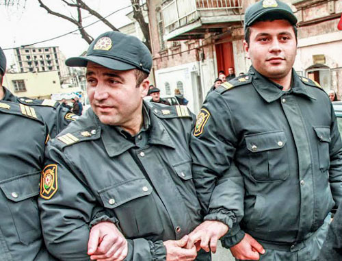 Сотрудники правоохранительных органов на улицах Баку. Март 2014 г. Фото Азиза Каримова для "Кавказского узла" Сотрудники правоохранительных органов на улицах Баку. Март 2014 г. Фото Азиза Каримова для "Кавказского узла"