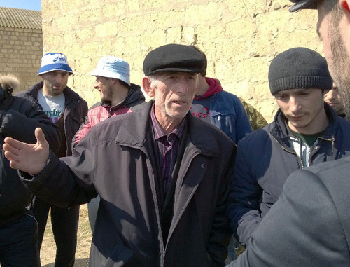 Участники схода в селе Краснопартизанск Сергокалинского района Дагестана. 22 марта 2014 г. Фото Руслана Алибекова. Участники схода в селе Краснопартизанск Сергокалинского района Дагестана. 22 марта 2014 г. Фото Руслана Алибекова.