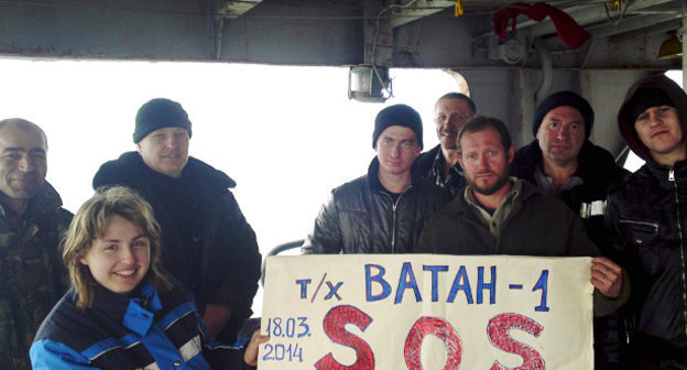 Экипаж сухогруза "Ватан-1" в порту Баку. 18 марта 2014 г. Фото предоставлено членами экипажа