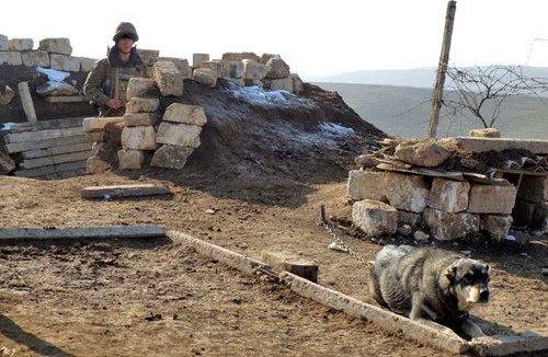 Боевой пост на передовой. Нагорный Карабах, Мартунинский район, 2013 г. Фото Алвард Григорян для "Кавказского узла"