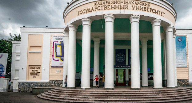 Кабардино-Балкарский государственный университет в Нальчике. Фото Тимура Агирова, http://timag82.livejournal.com/194288.html