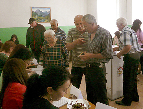 Выборы в парламент Южной Осетии. Голосование на участке №3 в Цхинвале. 8 июня 2014 г. Фото Марии Котаевой для "Кавказского узла"