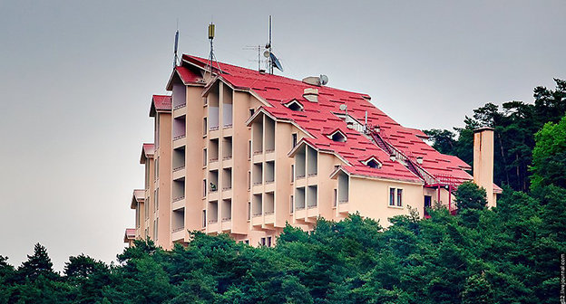 Курорт "Армхи", Ингушетия. Фото:
http://kavkaz-news.net/alldaynews/25712-ingushetiya-gotovitsya-k-otkrytiyu-pervoy-gornolyzhnoy-trassy-na-kurorte-armhi.html