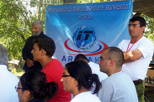 Участники форума BarCamp Artsakh 2014. Нагорный Карабах, Мартакертский район, село Цмакаох, 25 июля 2014 г. Фото с официальной страницы форума в сети Facebook, www.facebook.com/BarcampArtsakh Участники форума BarCamp Artsakh 2014. Нагорный Карабах, Мартакертский район, село Цмакаох, 25 июля 2014 г. Фото с официальной страницы форума в сети Facebook, www.facebook.com/BarcampArtsakh