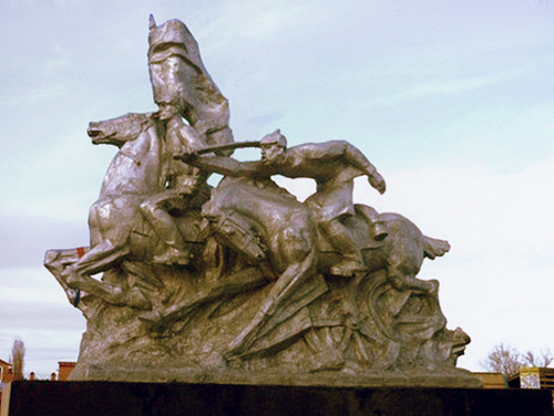 Памятник бойцам Первой Конной в станице Егорлыкской. Ростовская область, Егорлыкский район. Фото: молодежный портал Егорлыкского района, egorlyk.com/112.html Памятник бойцам Первой Конной в станице Егорлыкской. Ростовская область, Егорлыкский район. Фото: молодежный портал Егорлыкского района, egorlyk.com/112.html