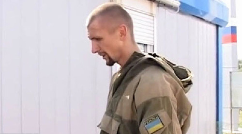 Украинский военный на погранпункте в Ростовской области. Август 2014 г. Кадр из видео пользователя Storm TV на www.youtube.com Украинский военный на погранпункте в Ростовской области. Август 2014 г. Кадр из видео пользователя Storm TV на www.youtube.com