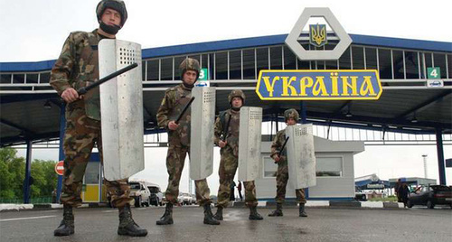 КПП Украины на границе с Россией. Фото: http://pravotv.ua/site/news/id/5646-ykrainskie-pogranichniki-ne-propystili-strany--rossijskih-voennuh-i-buvshih-zaklychennuh КПП Украины на границе с Россией. Фото: http://pravotv.ua/site/news/id/5646-ykrainskie-pogranichniki-ne-propystili-strany--rossijskih-voennuh-i-buvshih-zaklychennuh