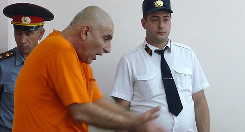Подсудимый по делу о "Марше миллиона масок" Вардан Варданян на заседании суда. Июль 2014. Фото Армине Мартиросян для "Кавказского узла" Подсудимый по делу о "Марше миллиона масок" Вардан Варданян на заседании суда. Июль 2014. Фото Армине Мартиросян для "Кавказского узла"
